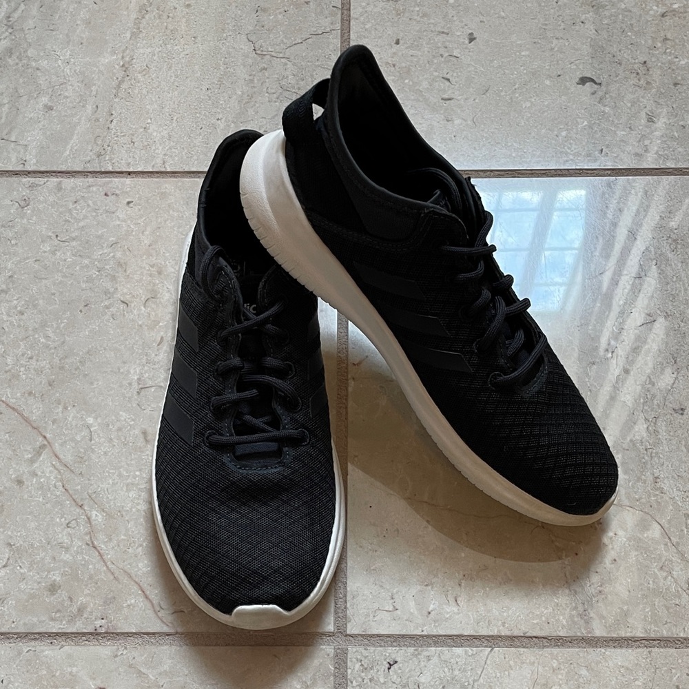 Adidas Women’s Black QT Flex Cloud Shoes size 7.5 
Good Condition